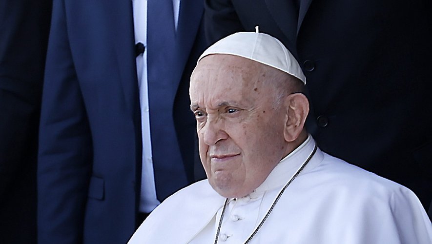 Le pape est arrivé à Marseille. Il doit tenir une messe historique au Vélodrome.