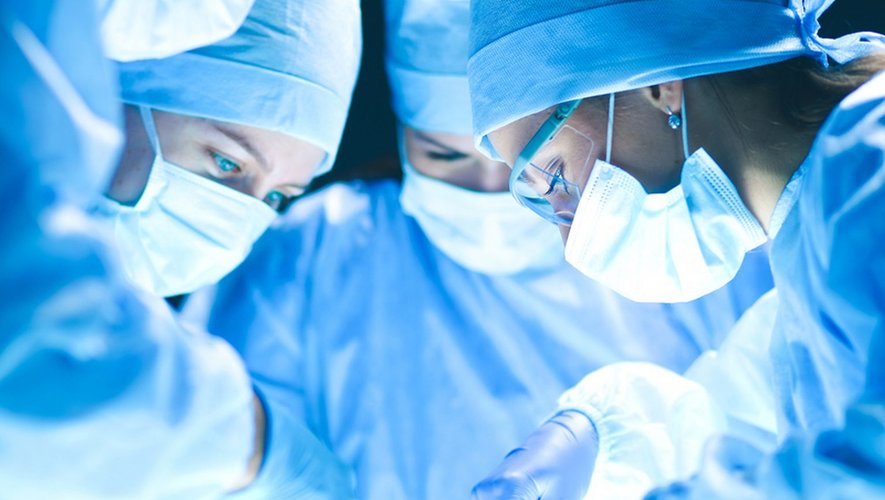Chirurgie : pourquoi vaut-il mieux se faire opérer par une femme ?