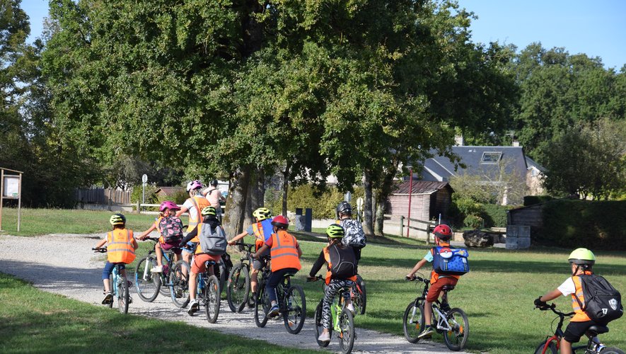 Chaque petit peloton est encadré d'au moins deux membres des Cyclo-motivés.