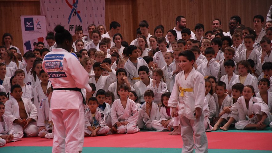 Comme en mars 2019, quelques jeunes judokas auront la chance de combattre avec un champion olympique.
