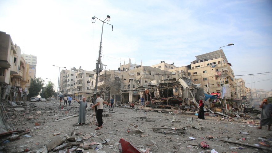 Les frappes israéliennes menées depuis samedi contre l'enclave palestinienne aurait fait 1 055 morts et 5 184 blessés.