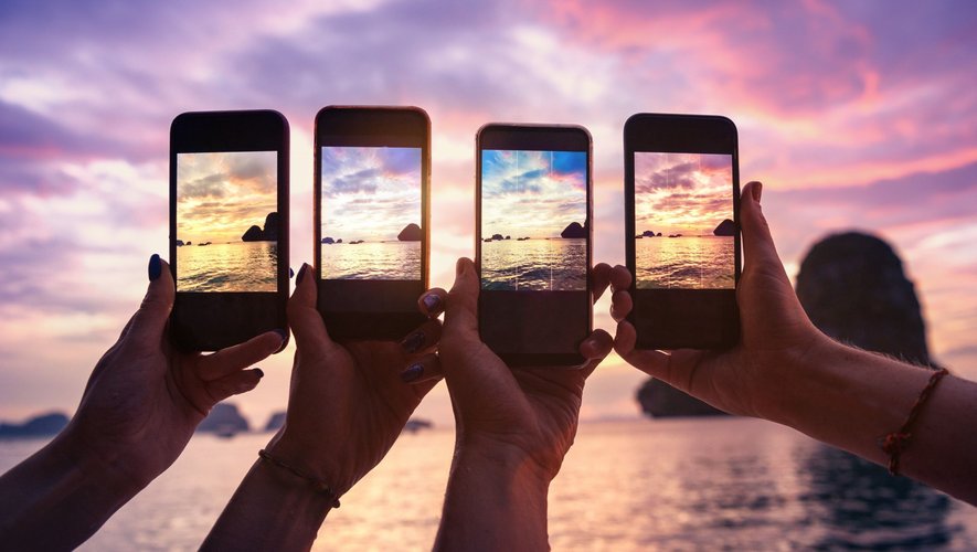 Les Français adorent prendre des photos avec leurs smartphones pour les partager avec leurs proches.