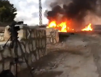 Une voiture a pris feu tout près des journalistes blessés par un bombardement à la frontière israélienne.