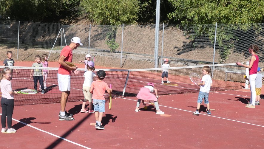 Les maternelles de Jean-Boudou  initiés au tennis
