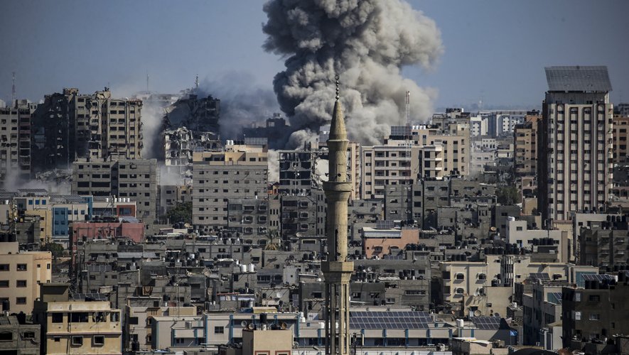 Les bombardements sur Gaza se poursuivent, la moitié de la population fuit vers le sud.