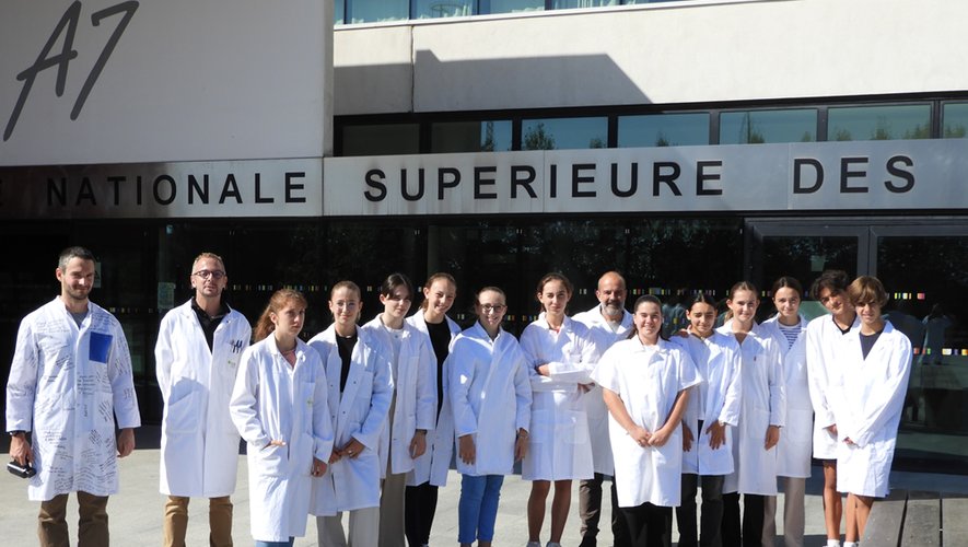 Les membres de l’atelier scientifique en visite au laboratoire de chimie agro-industrielle de Toulouse.