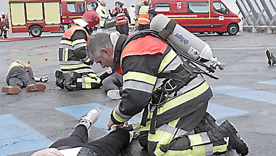 105 pompiers ont été mobilisés avec la gendarmerie, le Samu et la Croix-Rouge.