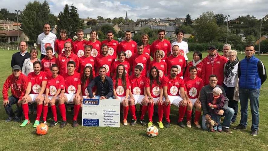 La grande famille des footballeurs du Vibal s’était réunie pour célébrer les 50 ans du club en 2017.