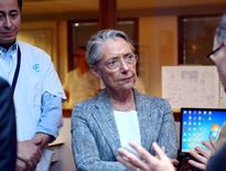 Elisabeth Borne annonce que 24 Français ont été tués lors des attaques du Hamas.