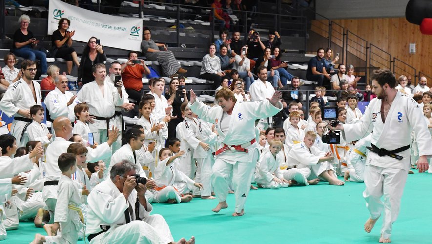 Hier, les licenciés aveyronnais se sont frottés au gratin du judo français, parmi lesquels Cathy Arnaud (ci-dessus), et à la mascotte Kodomo.