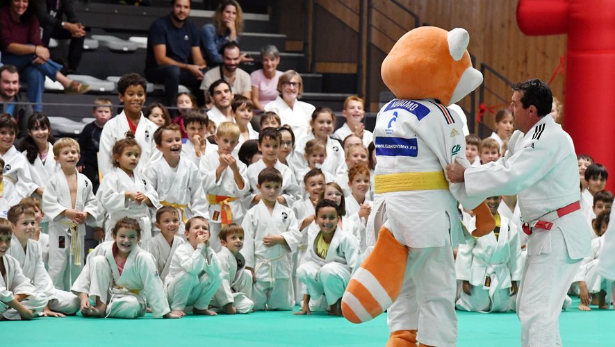 Hier, les licenciés aveyronnais se sont frottés au gratin du judo français, parmi lesquels Cathy Arnaud (ci-dessus), et à la mascotte Kodomo.