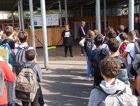 Les collégiens et l’équipe éducative soudés pour ce moment fort.