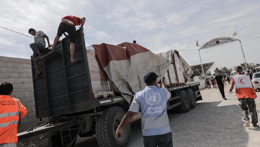 Les premiers camions d'aide humanitaire sont entrés à Gaza.