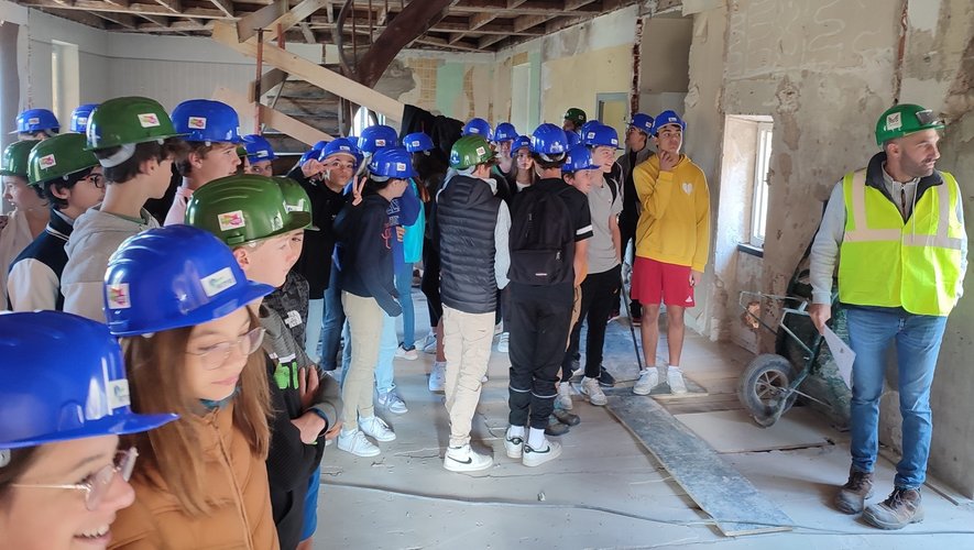 Visite du chantier de rénovation  de l’école de Bertholène.