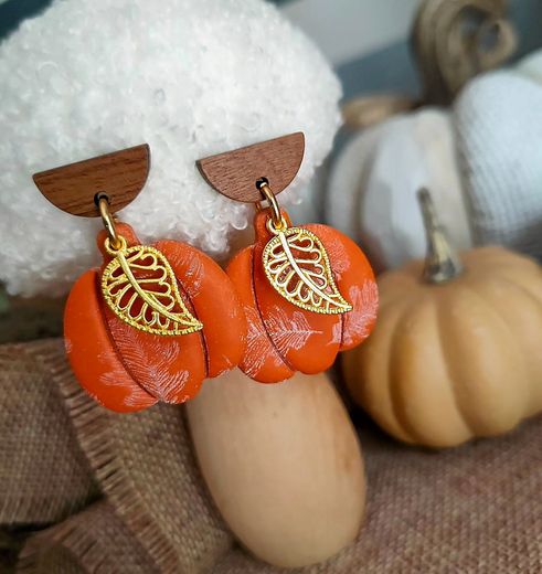 Des boucles d’oreilles  aux couleurs d’Halloween  et de l’automne.
