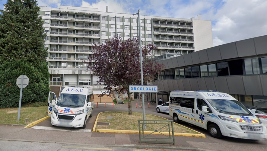 L'incendie, qui s'est déclenché dans la chambre d'un patient, a fait trois blessés à Limoges.