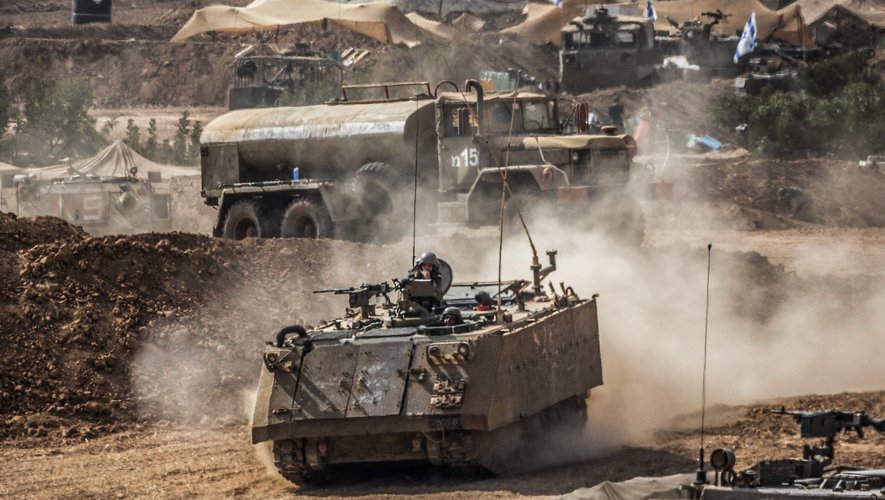 L'armée israélienne continue de se positionner à la frontière de la bande de Gaza.