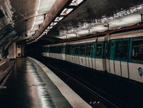 Un groupe d'individus ont chanté un cœur avec des propos haineux dans le métro parisien.