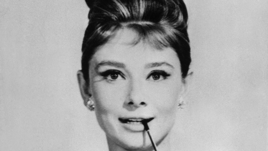 Le chignon emblématique d'Audrey Hepburn continue d'inspirer des actrices américaines.