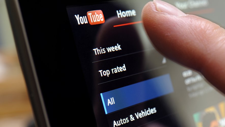 YouTube a annoncé qu'elle allait limiter les "recommandations répétées" de vidéos risquant de nuire à la santé mentale des adolescents.