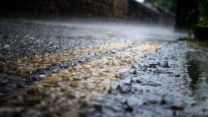 La pluie s'abat en Aveyron. A Espalion, la mairie a appelé à la prudence et lancé un appel à certains de ses habitants.