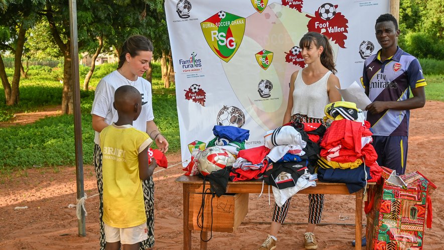 Laure Boutonnet (à droite) et les autres membres de l’association se préparent pour un nouveau voyage vers le Ghana, prévu pour février 2024.