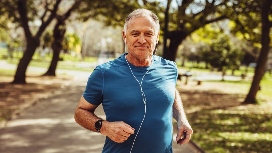 Etre actif physiquement compte parmi les habitudes à prendre pour ralentir le vieillissement biologique de six ans.