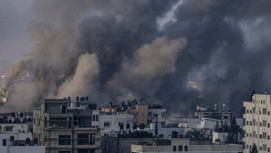 Un mois après l'attaque du Hamas contre Israël, les représailles continuent sur la bande de Gaza.