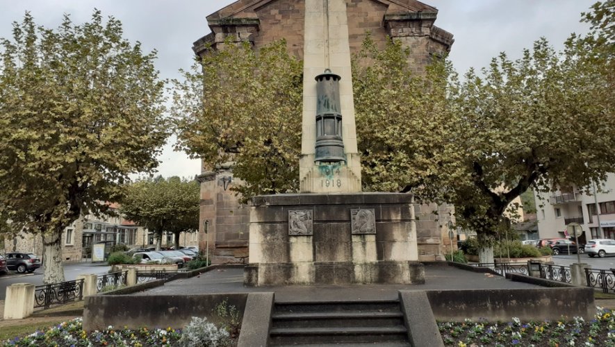 Le monument aux morts de Decazeville.
