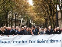 Afficher un profil uni contre l'antisémitisme.