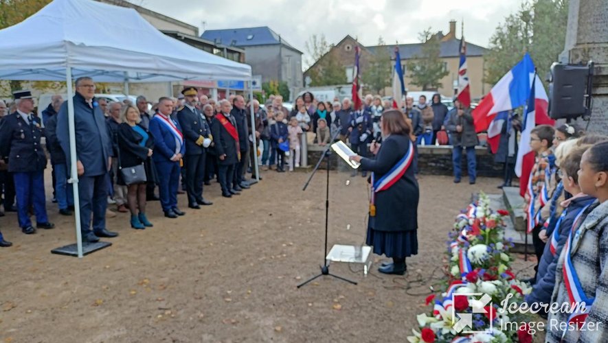 La maire de Nuacelle Karine Clément recevait le représentant de l’état et les représentants des collectivités pour cette cérémonie du 11-Novembre.