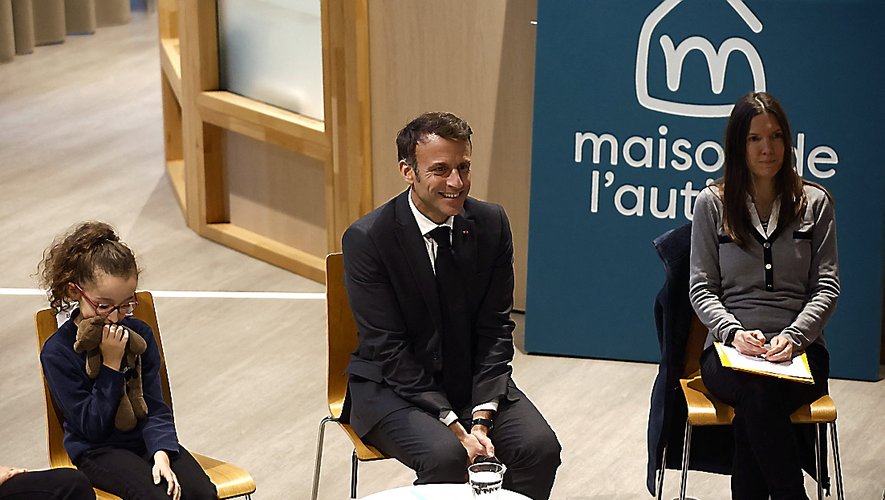 Emmanuel Macron, mardi 14 novembre, à la Maison de l’autisme d’Aubervilliers (Seine-Saint-Denis).