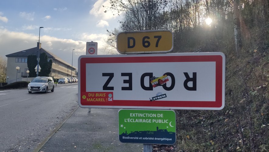 Comme ici route de Moyrazès, plusieurs panneaux "Rodez" ont été retournés.