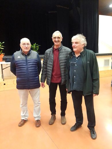Les trois derniers présidents du CD 12 étaient présents à Réquista samedi. De gauche à droite : Jacques Édouard en qualité de vérificateur aux comptes, Michel Gantou de secrétaire du club de Bozouls et Marc Nogaret d’actuel responsable départemental.