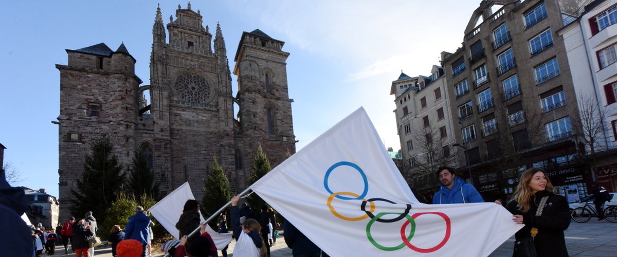 EN IMAGES. Revivez l'étape des drapeaux des Jeux olympiques et paralympiques en Aveyron