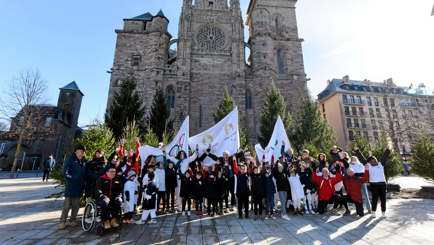 La Tournée des drapeaux bat son plein dans les collectivités hôtes et Terre  de Jeux 2024