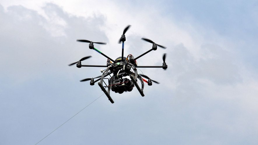 Une enquête est toujours ouverte pour retrouver le télépilote du drone et d'éventuels complices.