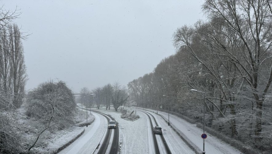 Un manteau de 2 cm de neige ce dimanche sur la région de Lille, et la neige pourrait bien encore tomber ce lundi.