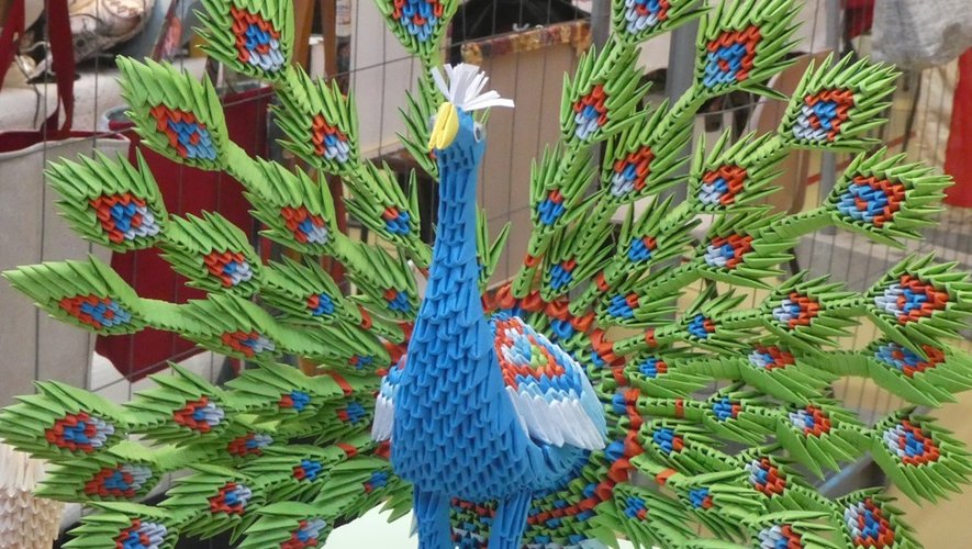 Les origamis parmi les  merveilles du marché de Noël.