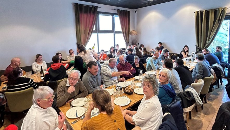 Les bénévoles du comité des fêtes de Castanet se sont tous retrouvés  au restaurant du Bowling du Rouergue, à Rodez, pour partager  un repas de fin d’année placé sous le signe de la convivialité.