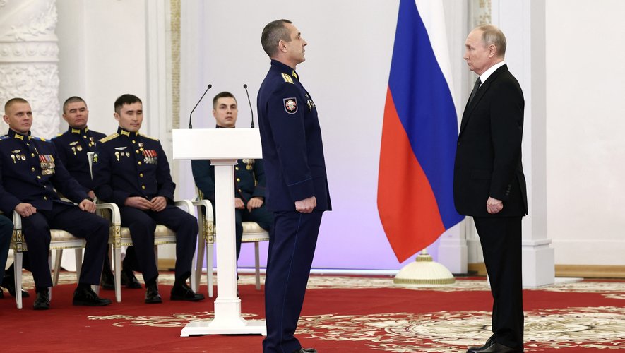 Vladimir Poutine (à droite) sera candidat à sa réélection, le 17 mars 2024.