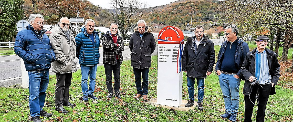 Aveyron : volée il y a un an, l'emblématique borne de Bouillac a retrouvé la Route mondiale