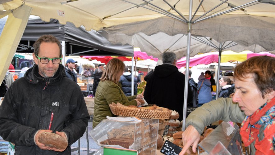 Frédéric et les painsde Mescladis sont sur le marché chaque mercredi et samedi.