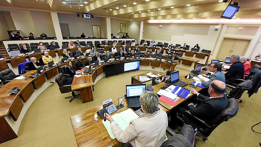 les élus du conseil départementale réunis en assemblée dans la matinée du vendredi 15 décembre.