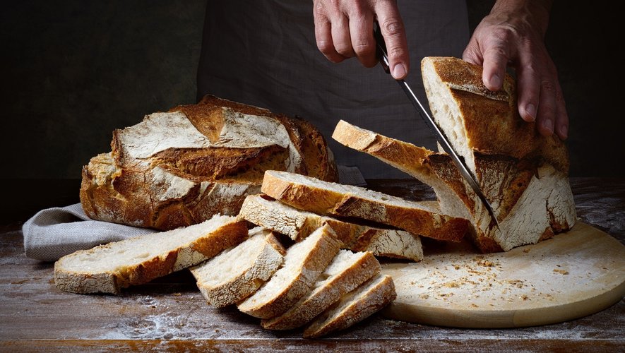 Le pain rassis se recycle en une base qui peut aisément remplacer la farine dans tout un tas de recettes