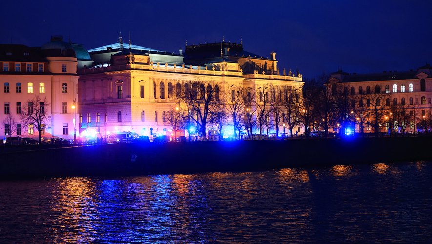 La fusillade a fait au moins 10 morts dans une université à Prague.