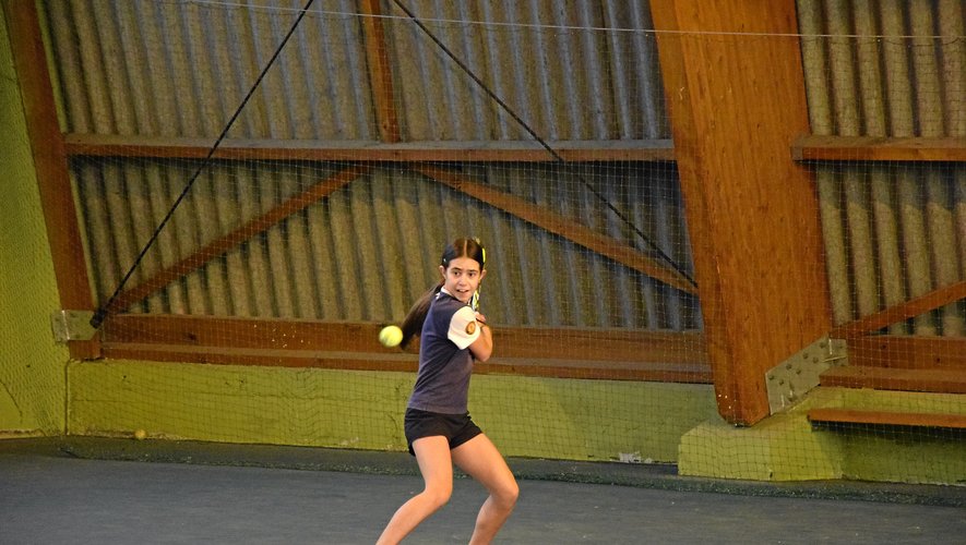 Mardi 26 décembre, les huitièmes de finale féminins se sont terminés par deux matches sur les courts de Vabre.