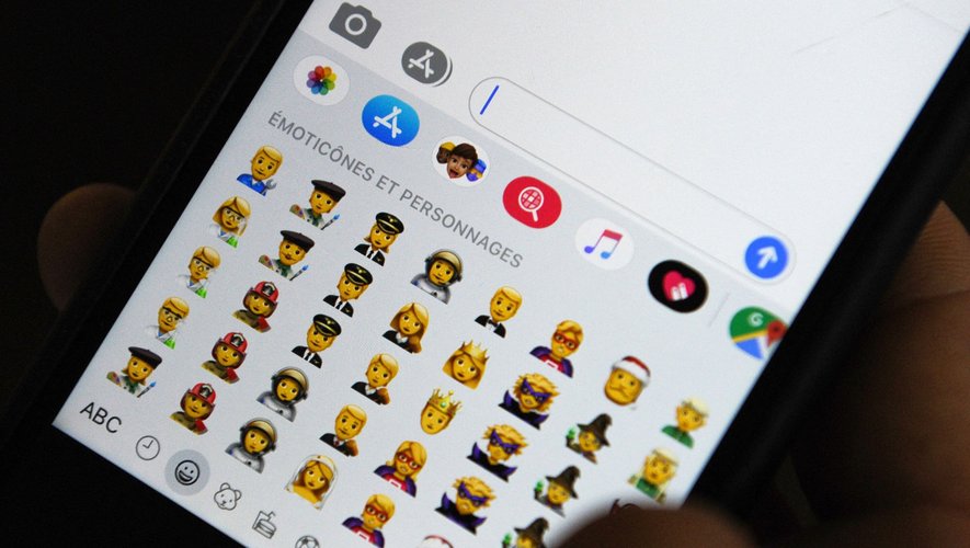 Avec 208 millions de mentions sur les réseaux sociaux, selon Meltwater, l'emoji qui pleure bruyamment s'est imposé deuxième des emojis les plus utilisés en 2023.
