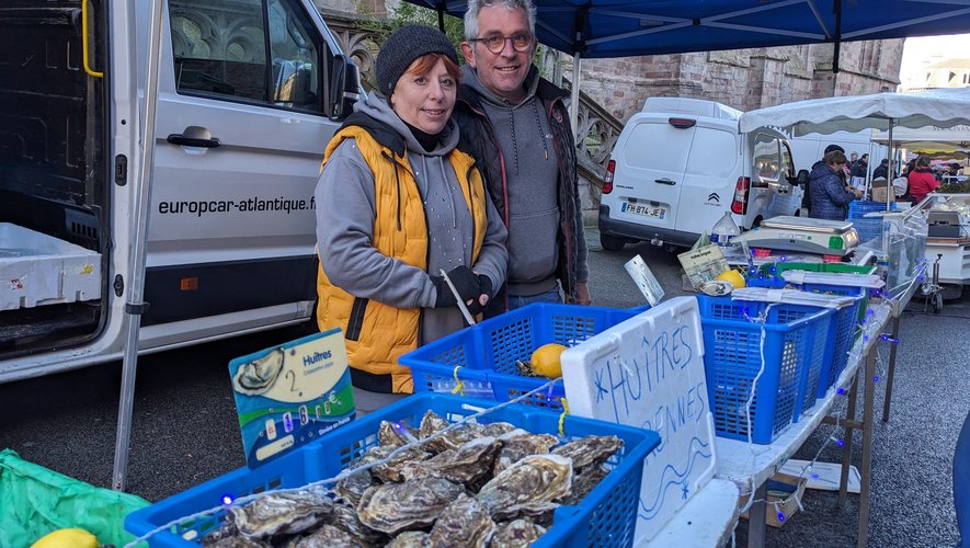 En ce dernier samedi de l'année, Valérie et Pascal Tafforet vendront près d'une tonne d'huîtres.