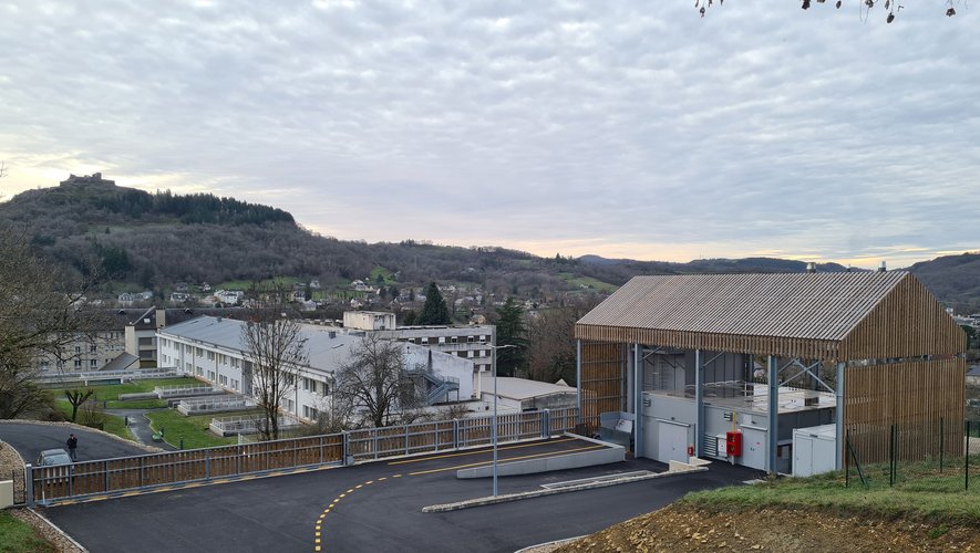 La chaufferie centrale biomasse a été installée au-dessus de l’hôpital.